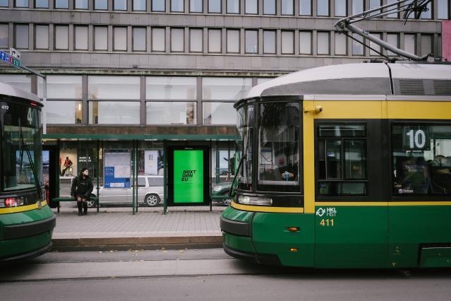 Primeira obrigao verde NextGenerationEU: comissrio Hahn na cerimnia Ring the Bell na Bolsa do Luxemburgo