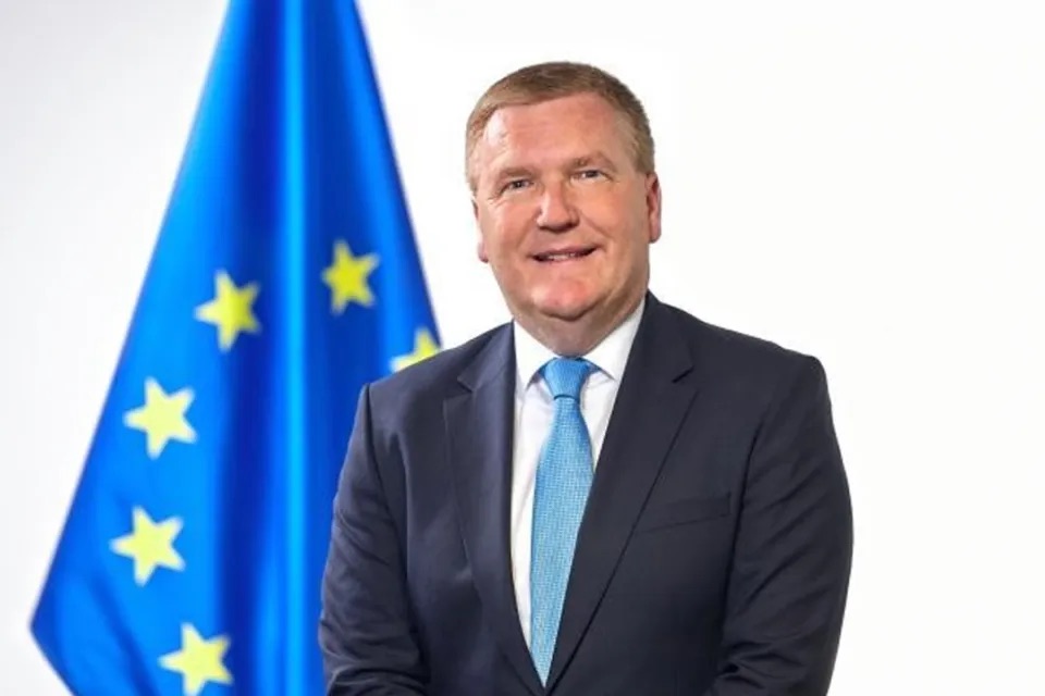 Celebrar os 25 anos da Carta dos Direitos Fundamentais